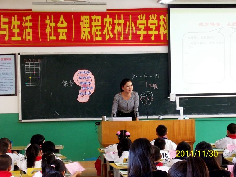 在同安新民中心小学上观摩课(受访者供图）.JPG