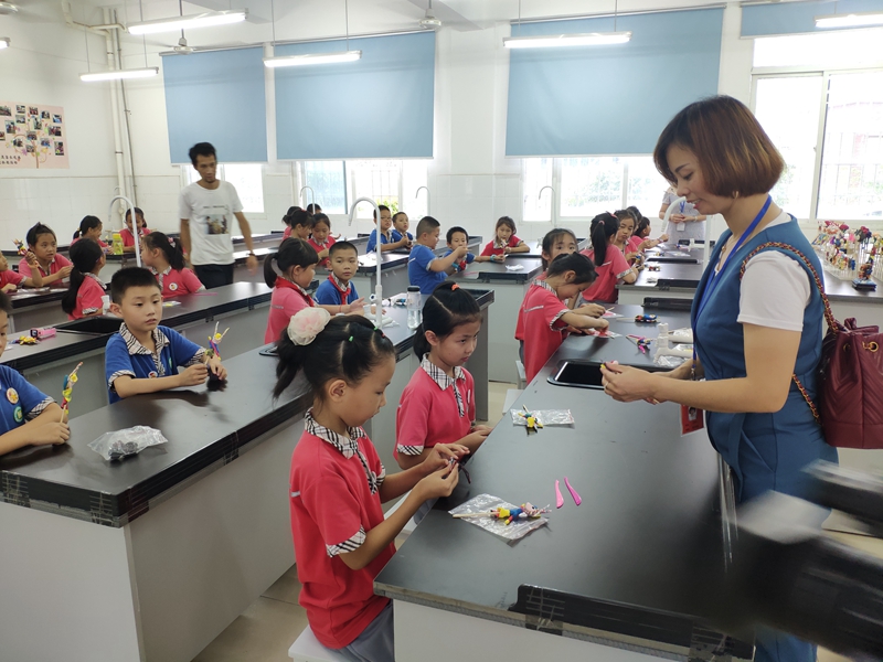 后溪中心小学乡村少年宫智慧课堂—泥人面塑课程（许晓霞摄）.jpg