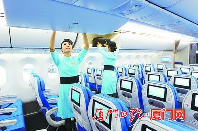 厦航首架波音787客机亮相 新一代空乘制服也首秀 - 城事 - 东南网厦门