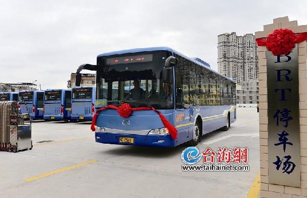 厦门首次使用国五公交车 BRT快5路升级开跑