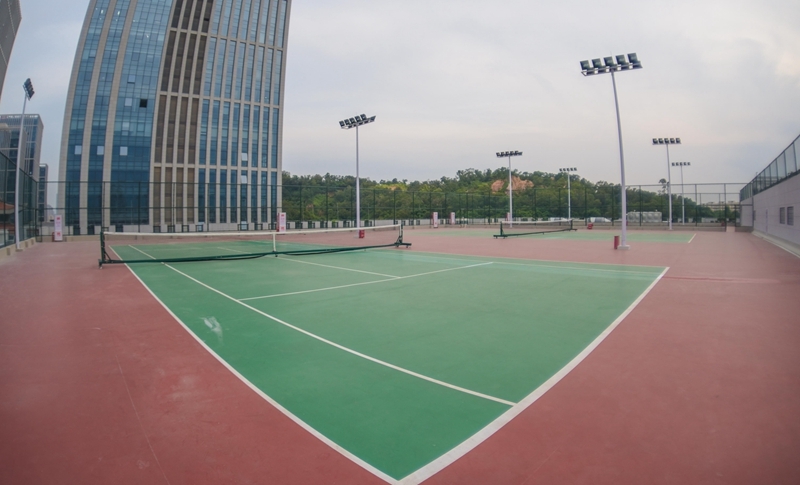 软件园体育中心开馆。图为，位于屋顶露天网球场（林志杰摄影）-5651.jpg