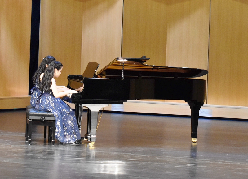 2020年集美区中小学器乐比赛中，选手们进行钢琴四手联弹比赛（林小芬摄）.jpg