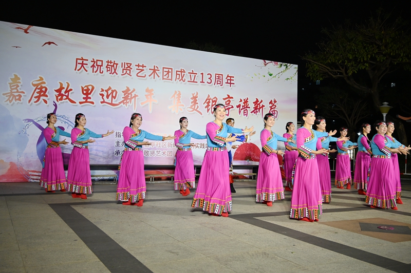 藏族舞蹈《卓玛泉》（拍摄 冯立东）.JPG