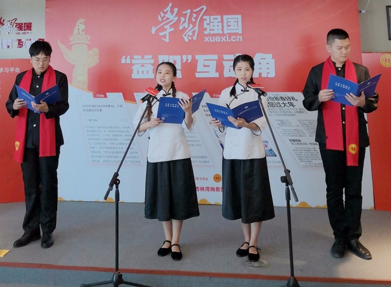 朗诵红色经典1（李国良 摄）.jpg