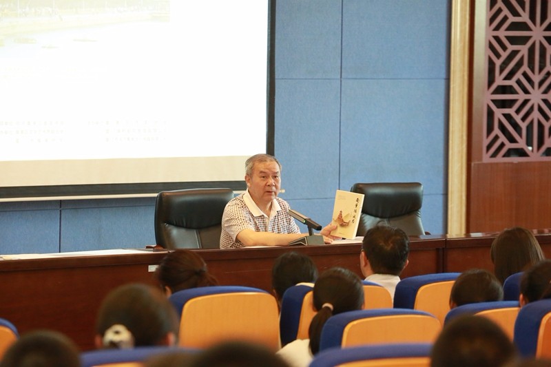 讲座现场-学校供图 (2).JPG