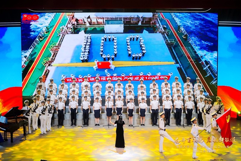 集美大学庆祝中国共产党成立100周年“七一”表彰会暨教职工合唱比赛现场（集美大学供图）1.jpg