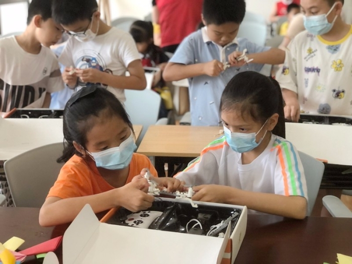 4青少年组装无人 (1).JPG